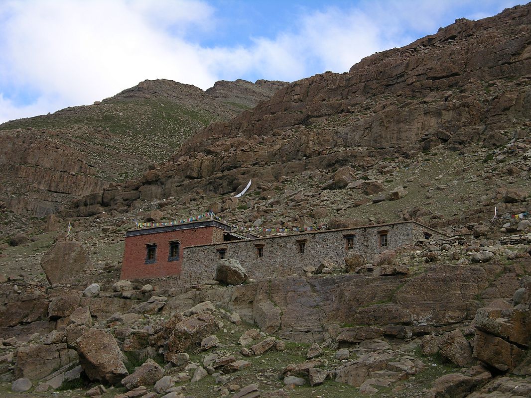 Tibet Kailash 10 Kora 01 Zutulpuk Gompa Outside